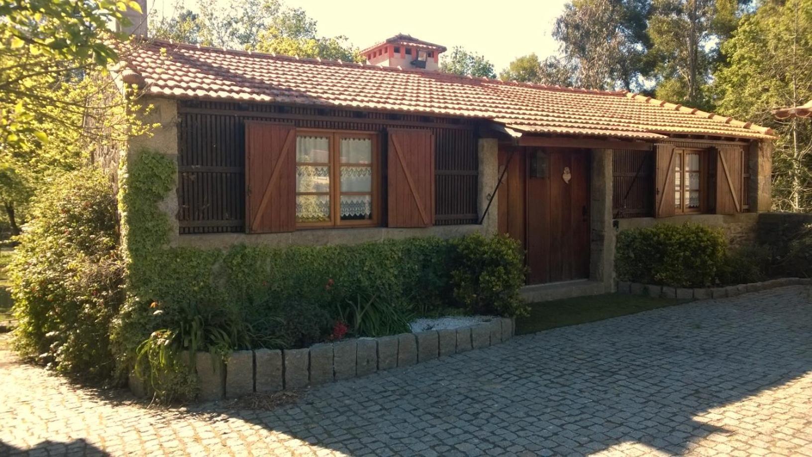 Quinta Padre Lobo Guest House Santa Maria da Feira Exterior photo
