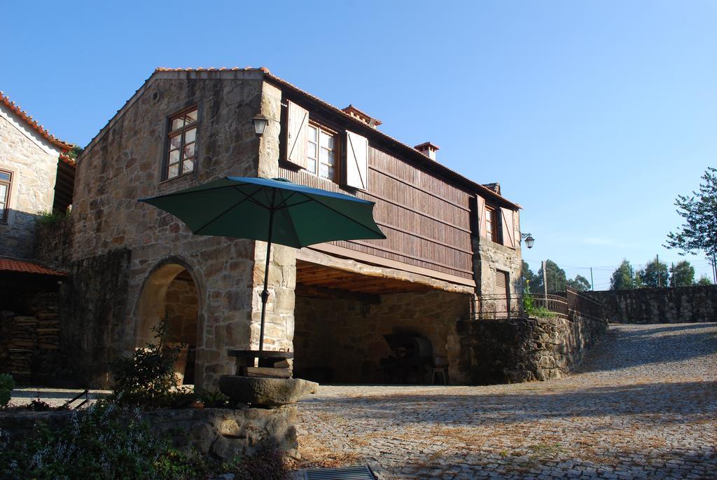 Quinta Padre Lobo Guest House Santa Maria da Feira Exterior photo