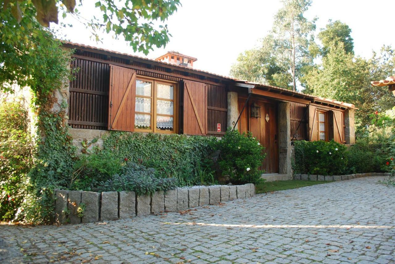 Quinta Padre Lobo Guest House Santa Maria da Feira Exterior photo